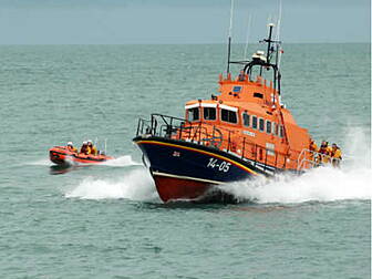 Tourists rescued near Ireland&...